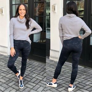 SPANX Look At Me Now Seamless Leggings High Rise in Black Camo Size L